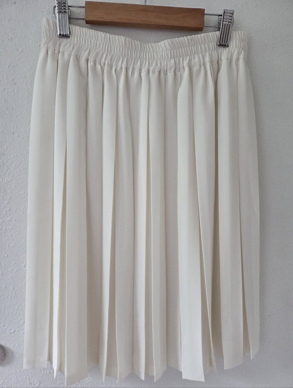 TOUPY PARIS Retro Classic Pleated Midi Skirt in Cream Medium - Made In france